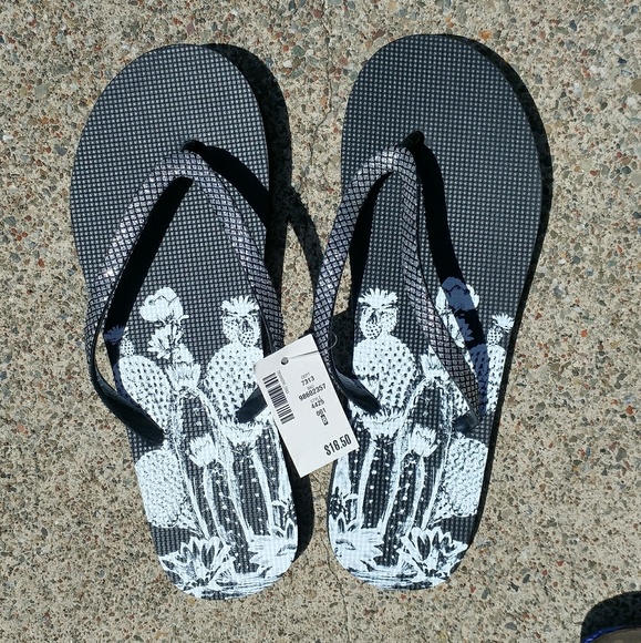 Aeropostale Shoes - NWT Aeropostale glitter cactus flip flops